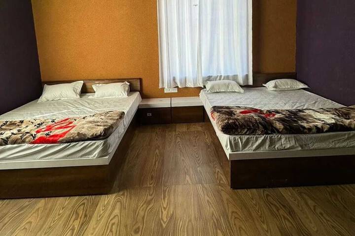 Room 15 of 28