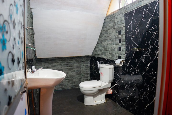 Room 6 of 15