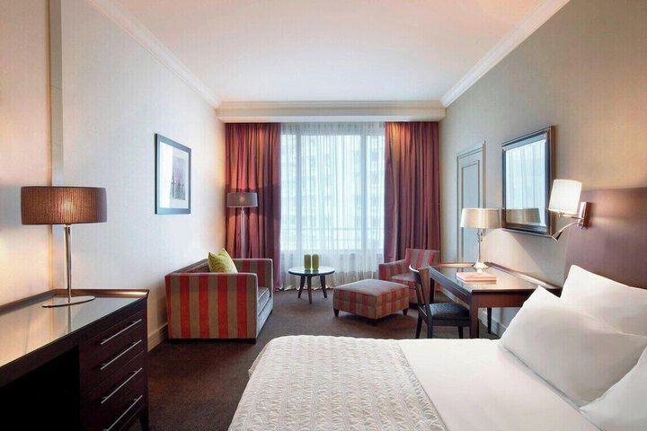 Room 53 of 192