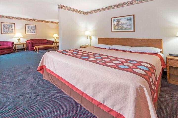 1 King Bed Deluxe Suite (11 of 16)