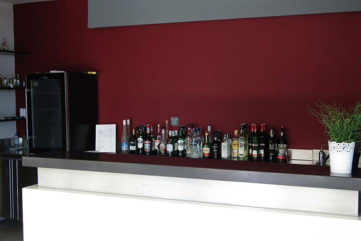 Lounge 42 of 88