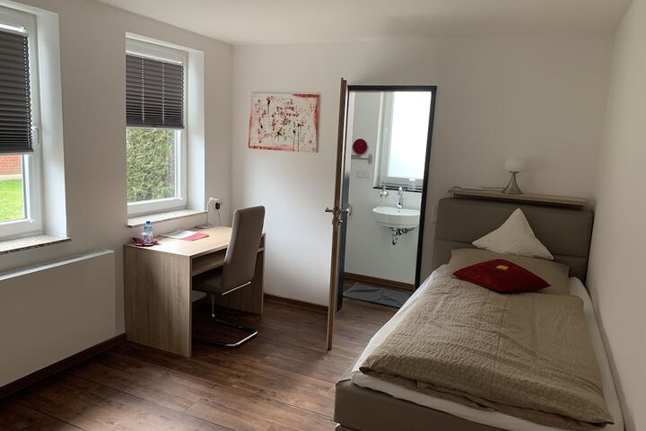 Room 2 of 38