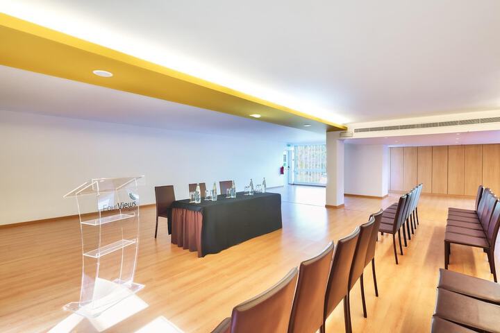 Business Center 169 of 179