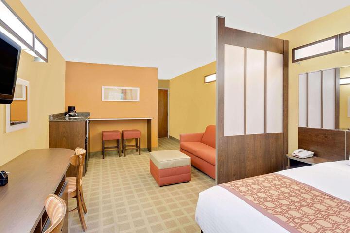 1 Queen Bed (17 of 18)
