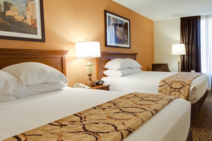 2 Queen Beds (12 of 13)