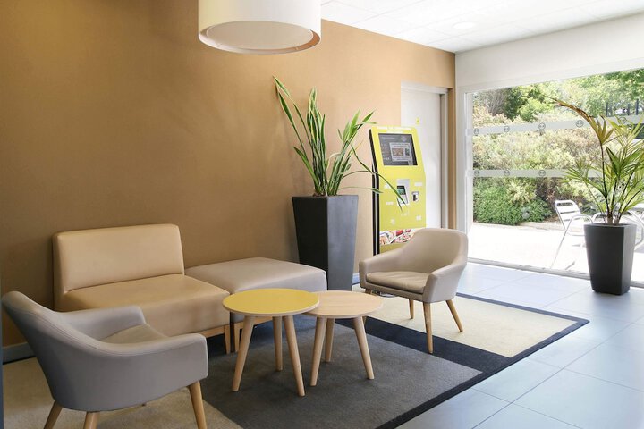 Guest Lobby