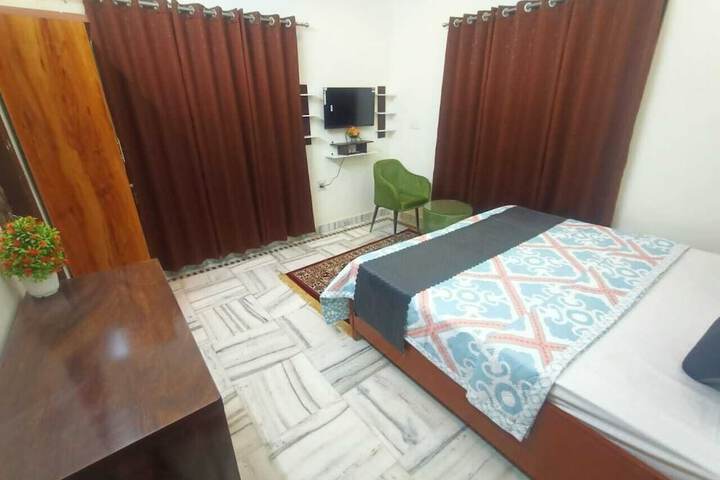 Room 2 of 69