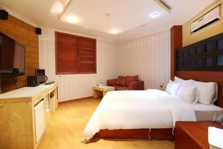 Room 18 of 26