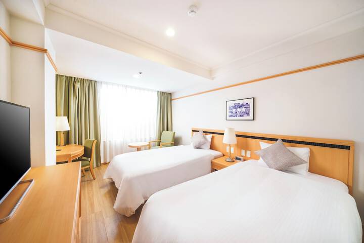 Room 9 of 42