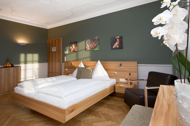 Room 6 of 56