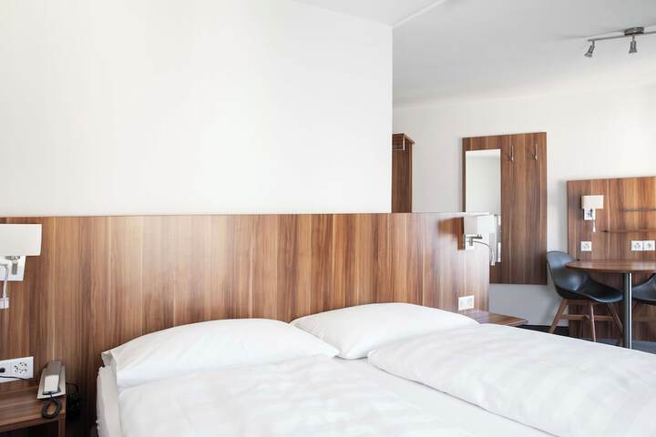 Room 9 of 45