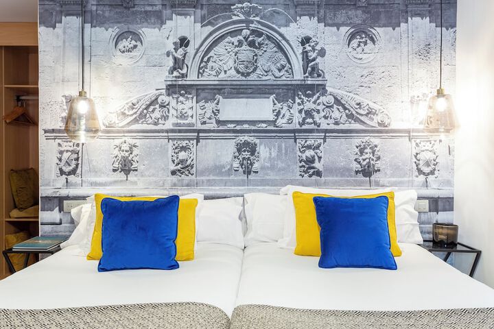 Room 17 of 31