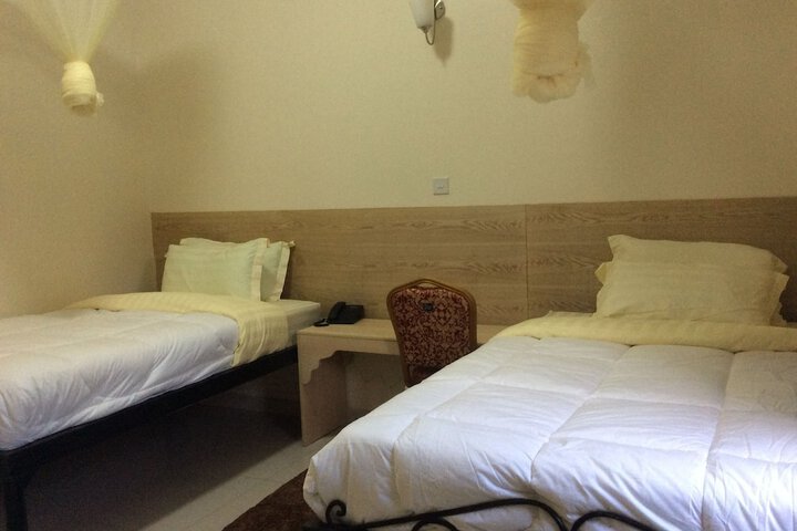 Room 4 of 25