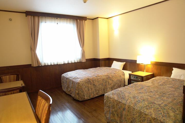 Room 8 of 35