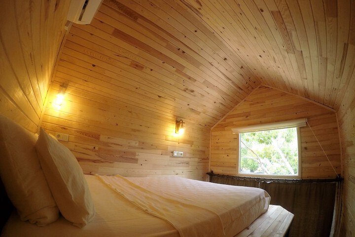 Room 6 of 76