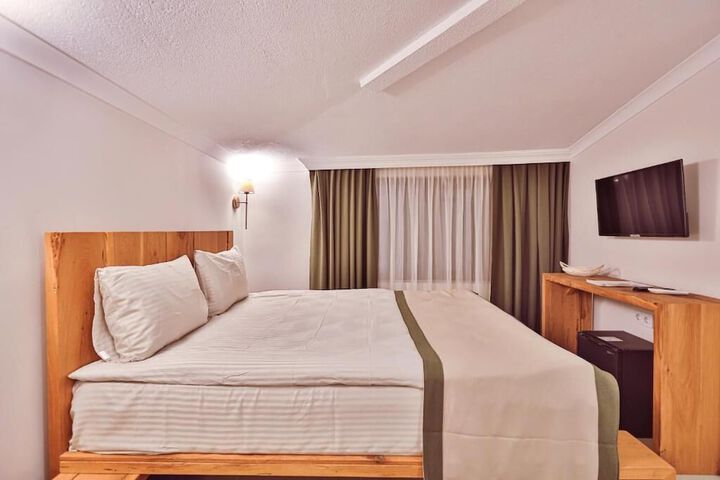 Room 2 of 27