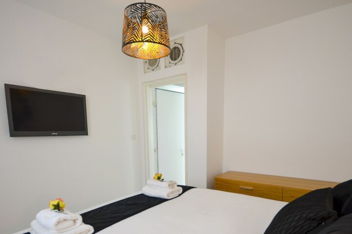 Room 49 of 315