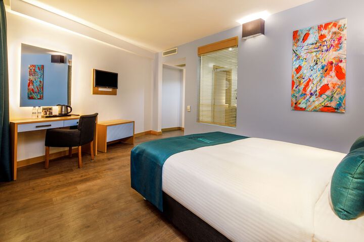 Room 5 of 37