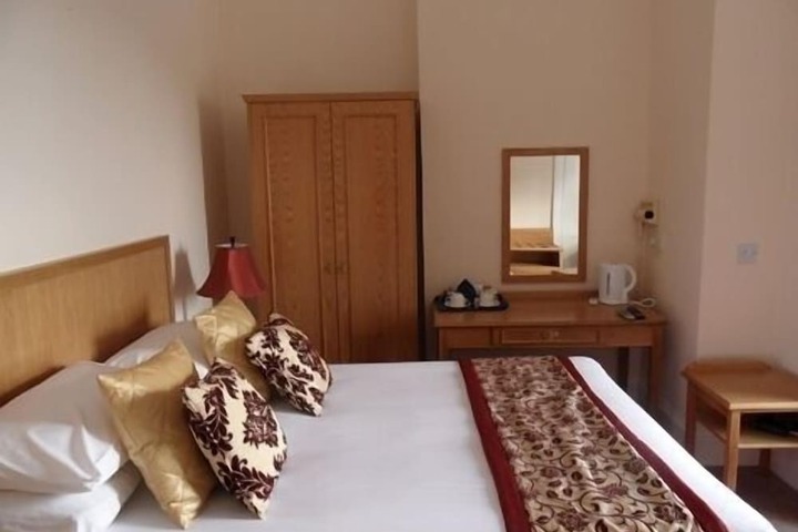 Room 6 of 20