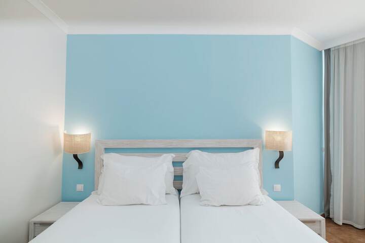 Room 8 of 50