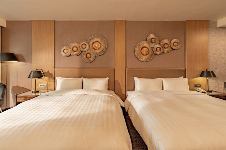 Room 16 of 100