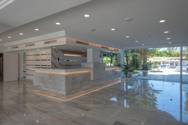 Entrance & Lobby