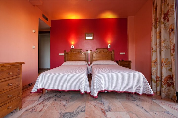 Room 2 of 46