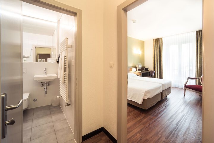 Room 21 of 49