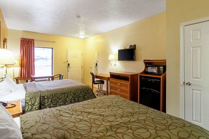 2 Queen Beds (1 of 7)