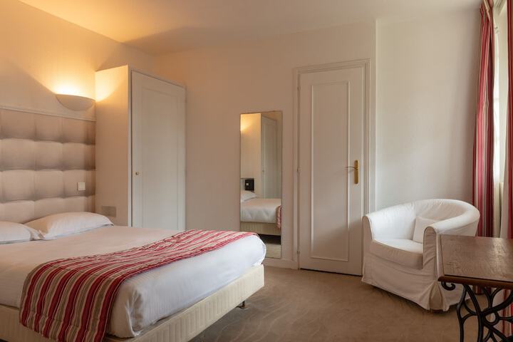Room 2 of 48