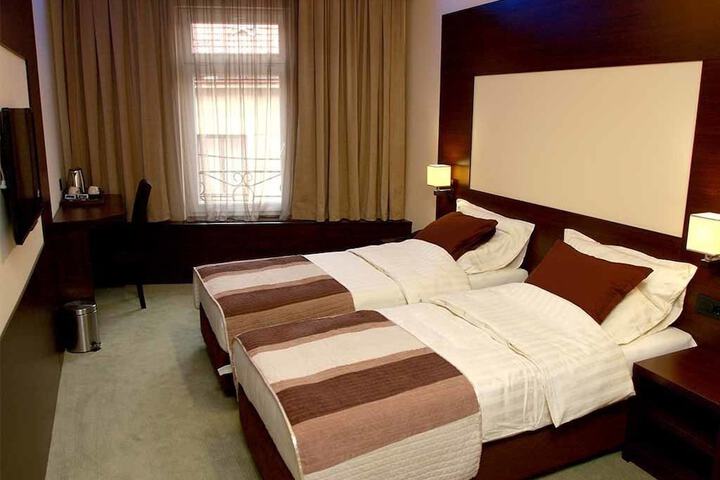 Room 9 of 23