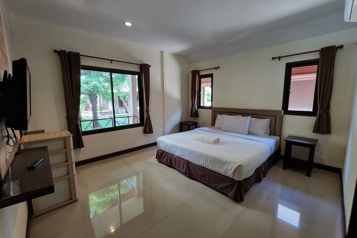 Room 27 of 47