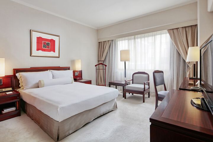 Room 3 of 52