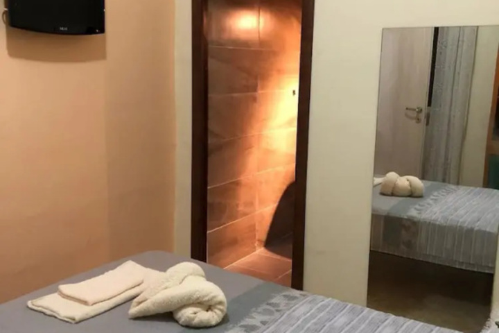Room 4 of 10