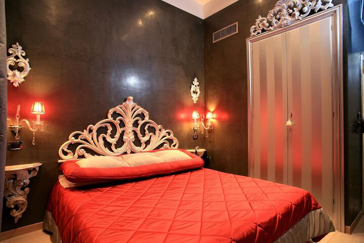 Room 44 of 208