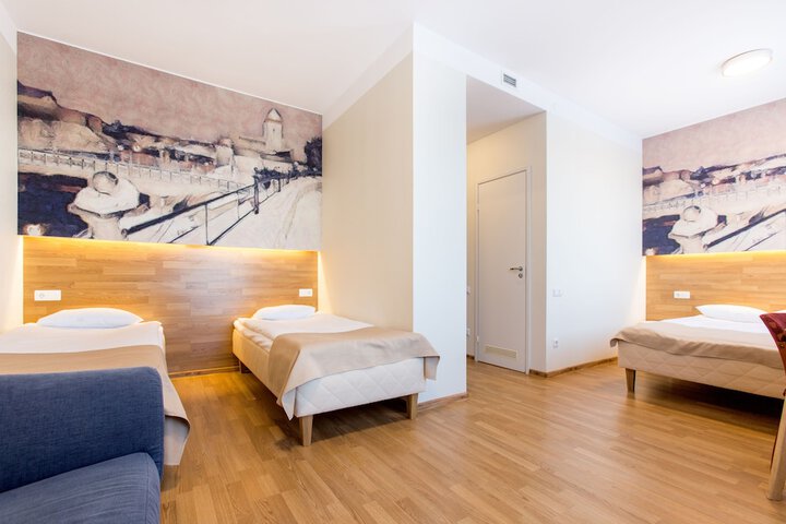 Room 7 of 92