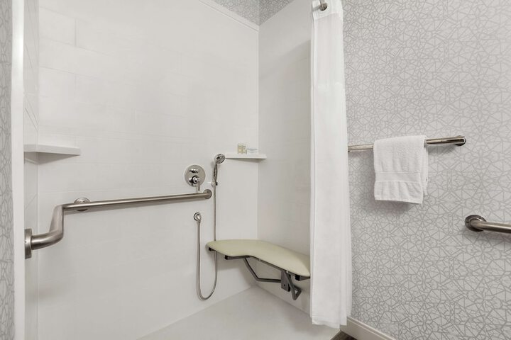 Room 17 of 27