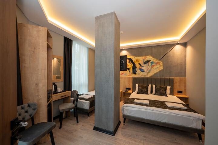 Room 5 of 12