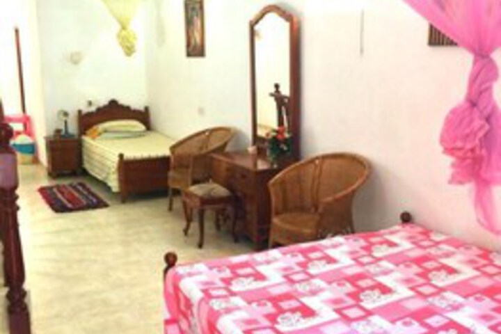 Room 5 of 7