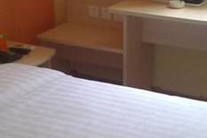 Room 8 of 24