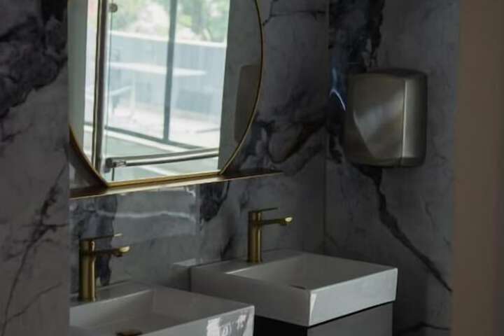 Room 15 of 24