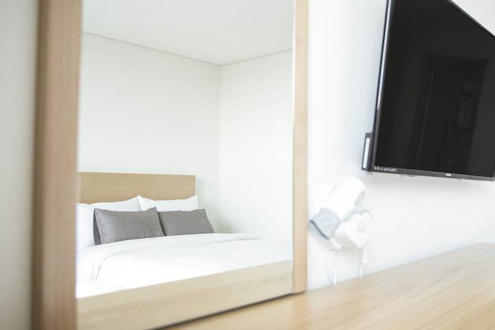 Room 6 of 32