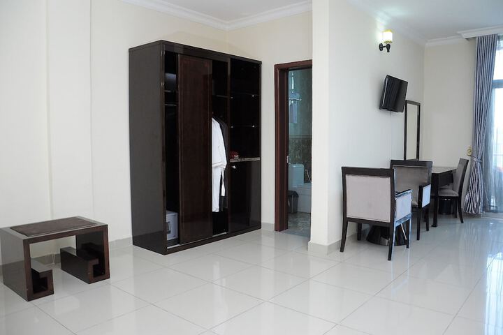Room 7 of 27