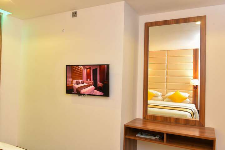 Room 35 of 74