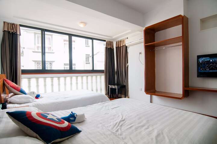 Room 15 of 32