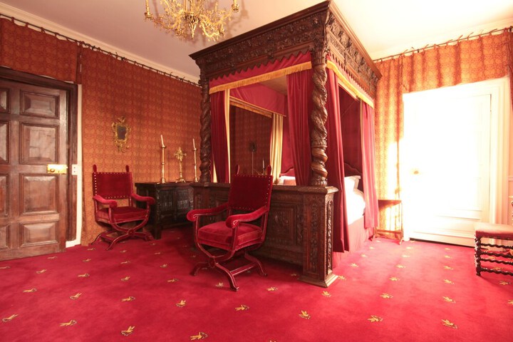 Room 25 of 46