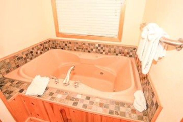 Hot Tub 21 of 32
