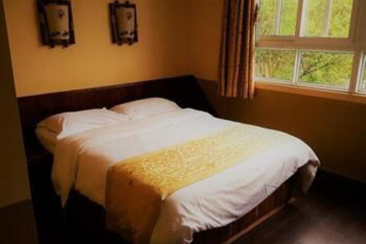 Room 16 of 28