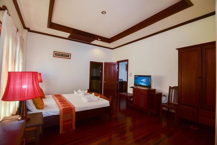 Room 2 of 11