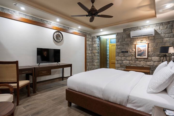 Room 4 of 35